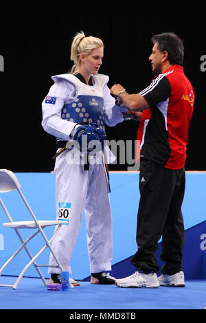 Jasmin Kreuz von Australien vs Stella Whitehead Großbritannien während der Olympischen Spiele 2012 in London bereitet Test Event am ExCel Arena, London, 4. Dezember 2011 Stockfoto