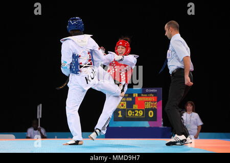 Stella Whitehead Großbritannien vs Sae Bom Ein von Korea konkurrieren in + 67-kg-Klasse der Frauen während der Olympischen Spiele 2012 in London bereitet Test Event am ExCel Arena, London, 4. Dezember 2011 Stockfoto