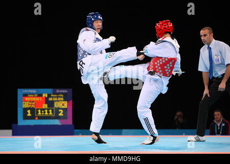 Stella Whitehead Großbritannien vs Sae Bom Ein von Korea konkurrieren in + 67-kg-Klasse der Frauen während der Olympischen Spiele 2012 in London bereitet Test Event am ExCel Arena, London, 4. Dezember 2011 Stockfoto