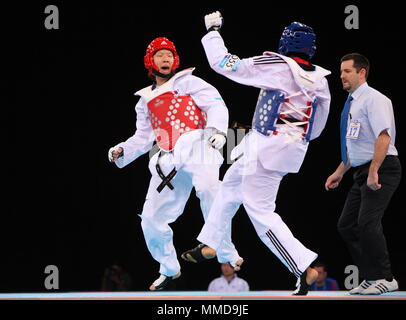 Sae Bom Ein von Korea vs Gwladys Epangue Frankreichs konkurrieren in + 67-kg-Klasse der Frauen während der Olympischen Spiele 2012 in London bereitet Test Event am ExCel Arena, London, 4. Dezember 2011 Stockfoto