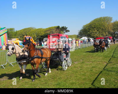 Wettbewerber nehmen Sie Teil im Schneetreiben fahren Meisterschaften an der Ländlichen und Meer in Southsea, Portsmouth. Stockfoto