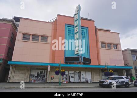 Anchorage, Alaska, USA: Das historische Art déco-Stil der 4th Avenue Theater (1947) in der Innenstadt von Anchorage, Alaska. Stockfoto