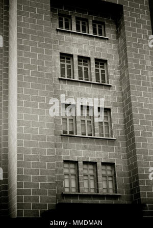 Die Art Deco Architektur des zentralen Grand Allgemeine Post Gebäude in Bangkok in Thailand in Südostasien im Fernen Osten. Reisen Geschichte B&W Stockfoto