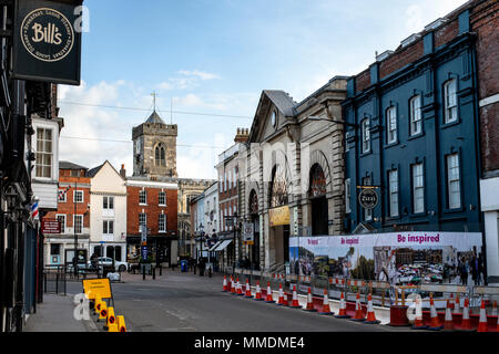 Die zizzi Restaurant in Salisbury abgesperrt mit Polizei Schutz Nach der Vergiftung des ehemaligen russischen Spion Sergei Skripal und seine Tochter Julia. Stockfoto