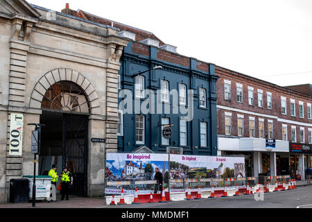 Die zizzi Restaurant in Salisbury abgesperrt mit Polizei Schutz Nach der Vergiftung des ehemaligen russischen Spion Sergei Skripal und seine Tochter Julia. Stockfoto