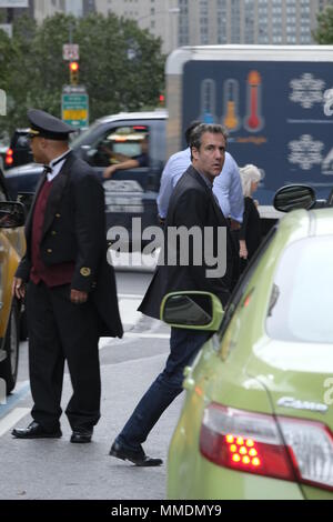 Datei Foto von Donald Trump Rechtsanwalt Michael Cohen außerhalb seiner Manhattan Residenz bietet: Michael Cohen Wo: Manhattan, New York, United States Wenn: 10 Apr 2018 Credit: TNYF/WENN.com Stockfoto