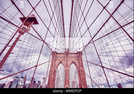 Vintage getonten Bild von der Brooklyn Bridge, New York City, USA. Stockfoto