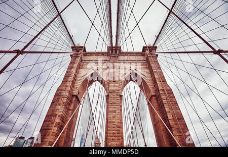 Vintage getonten Bild von der Brooklyn Bridge, New York City, USA. Stockfoto