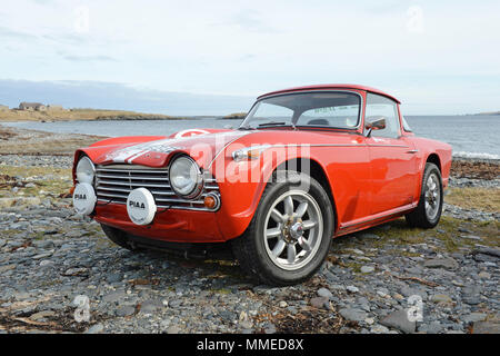 Klassische Triumph TR4 TR3 und TR6 aus der Lagerung im Winter Stockfoto