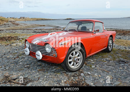 Klassische Triumph TR4 TR3 und TR6 aus der Lagerung im Winter Stockfoto