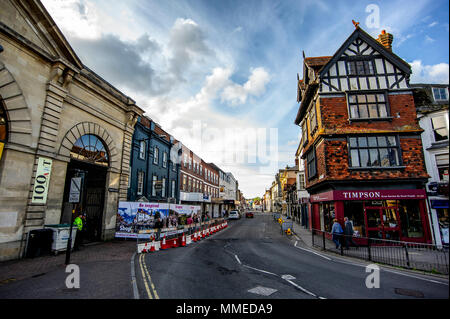 Die zizzi Restaurant in Salisbury abgesperrt mit Polizei Schutz Nach der Vergiftung des ehemaligen russischen Spion Sergei Skripal und seine Tochter Julia. Stockfoto