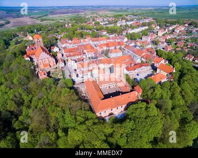 Luftbild der mittelalterlichen Stadt Reszel - kleine Stadt von Ermland Region, mit einer langen Geschichte, viele historische Denkmäler und Sehenswürdigkeiten, Pol Stockfoto