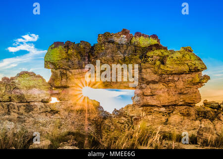 Beeindruckenden Felsformationen, Isalo Nationalpark, Ihorombe region, Madagaskar. Für seine Vielzahl von Gelände, einschließlich Sandstein Felsformationen, Dee bekannt Stockfoto