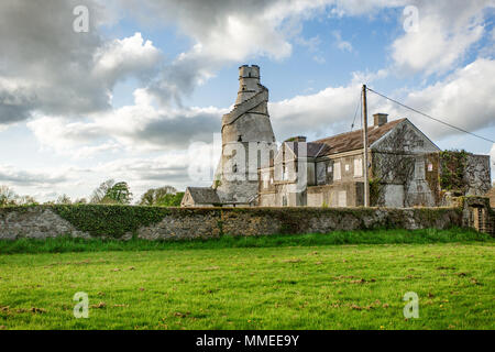 Wundervolle Scheune ist Korkenzieher geformten Turm auf die Gestaltung eines indischen Reis Store basieren auf den Rand der Castletown House Estate, Leixlip, Irland Stockfoto