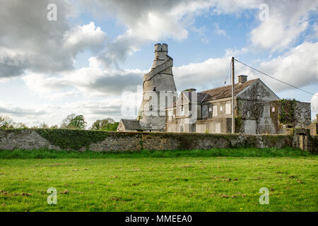 Wundervolle Scheune ist Korkenzieher geformten Turm auf die Gestaltung eines indischen Reis Store basieren auf den Rand der Castletown House Estate, Leixlip, Irland Stockfoto