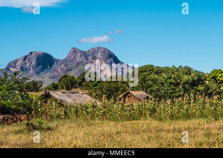 Traditionelle Bara Dörfer der legendäre Nationale Route 7 im südlichen Teil des Mittellandes von Madagaskar, in der Nähe des Isalo Nationalpark Stockfoto