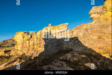 Beeindruckenden Felsformationen, Isalo Nationalpark, Ihorombe region, Madagaskar. Für seine Vielzahl von Gelände, einschließlich Sandstein Felsformationen, Dee bekannt Stockfoto