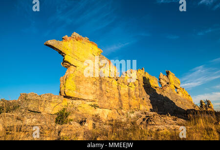 Beeindruckenden Felsformationen, Isalo Nationalpark, Ihorombe region, Madagaskar. Für seine Vielzahl von Gelände, einschließlich Sandstein Felsformationen, Dee bekannt Stockfoto