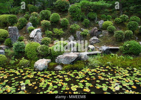 Kleine See, in einem schönen japanischen Garten von Tofuku ji-Tempel (Kyoto) Stockfoto