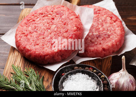 Leckeres vom Grill hausgemachte Burger Kochen Stockfoto