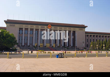 Die Große Halle des Volkes, das auf der westlichen Seite der Platz des Himmlischen Friedens in Peking, China. Stockfoto
