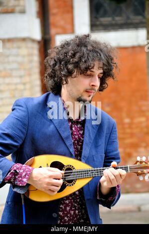 Straßenmusiker Mestre mit einer Mandoline Stockfoto