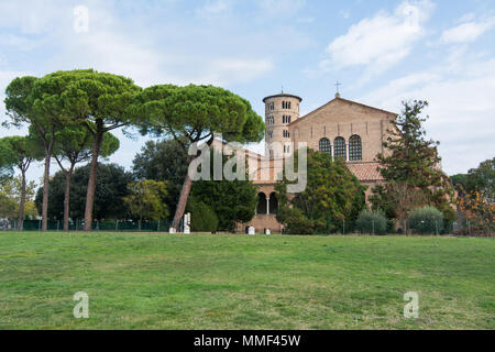 Italien, Ravenna St. Apollinare in Classe Basilika mit der runde Glockenturm Stockfoto