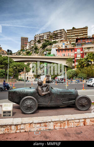 Monaco, Bronzestatue von William Grover (Williams) in seinem Bugatti 35B, Sieger der ersten Monte Carlo Grand Prix 1929 Stockfoto