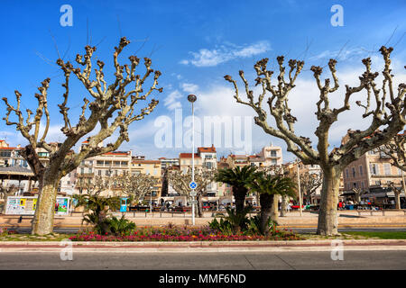 Skyline von Cannes in Frankreich, Charles de Gaulle Liberty Pfade von Bäumen gesäumten Promenade Stockfoto