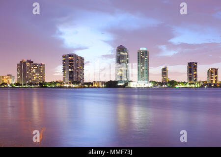 Skyline von Gebäuden an der Brickell District, Miami, Florida, USA Stockfoto