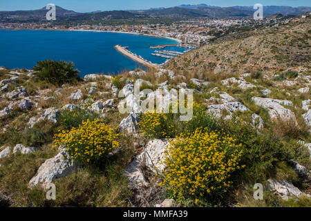 Die schöne Panoramasicht von Cap de Sant Antoni in Xabia, Spanien. d Montgo. Stockfoto