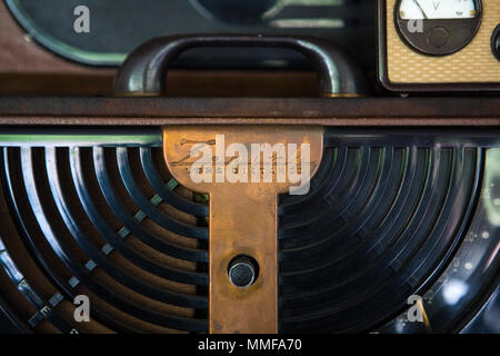 GUADALEST, SPANIEN - 13. APRIL 2018: eine Nahaufnahme der Zenith Logo auf einem Zenith Long Distance Radio, am 13. April 2018. Stockfoto