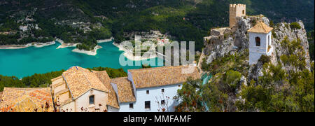 Der atemberaubende Blick von El Castell de Guadalest in Spanien. Stockfoto