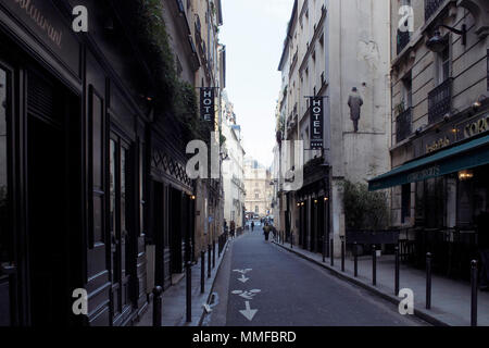 Ansicht eines Menschen in Saint-Germain Gegend von Paris. Es ist eines der vier administrative Viertel der 6. Arrondissement der Stadt Stockfoto