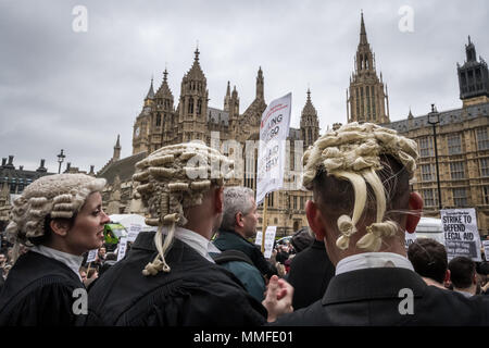 Barristers und Solicitors Protest in einer zweiten Masse Arbeitsniederlegung über Kürzungen bei Prozesskostenhilfe. Westminster, Großbritannien Stockfoto