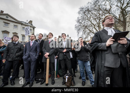 Barristers und Solicitors Protest in einer zweiten Masse Arbeitsniederlegung über Kürzungen bei Prozesskostenhilfe. Westminster, Großbritannien Stockfoto