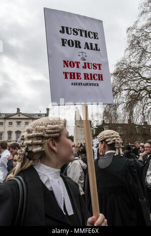 Barristers und Solicitors Protest in einer zweiten Masse Arbeitsniederlegung über Kürzungen bei Prozesskostenhilfe. Westminster, Großbritannien Stockfoto