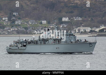 HMS Hurworth (M39), ein Sa-Klasse meine Gegenmaßnahmen Schiff der Royal Navy betrieben, während der Ankunft Stufen für Übung gemeinsame Krieger 18-1. Stockfoto