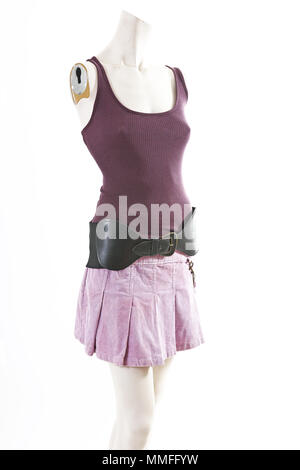 Dunkel lila Top und Minirock sommer frühling Verschleiß mannequin full body shop anzuzeigen. Woman fashion styles, Kleidung auf weißem Studiohintergrund. Stockfoto