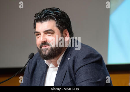 Turin, Italien. 10. Mai, 2018. Antonino Cannavacciuolo am Salone Internazionale del Libro di Torino Credit: Silvia Gerbino/Alamy leben Nachrichten Stockfoto