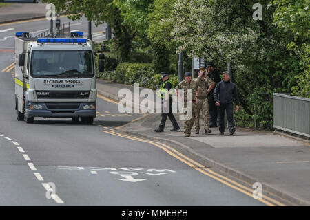 Old Mill Lane, Barnsley, South Yorkshire. 11. Mai, 2018. Weltkrieg 2 vermuten nicht explodierte Bombe in den Fluss Dearne gefunden; Bombenentschärfung kommen auf der Szene Credit: Aktuelles Bilder/Alamy leben Nachrichten Stockfoto