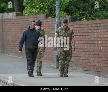 Old Mill Lane, Barnsley, South Yorkshire. 11. Mai, 2018. Weltkrieg 2 vermuten nicht explodierte Bombe in den Fluss Dearne Bombenentschärfung gefunden auf der Szene ankommen und das verdächtige Paket Kredit: Aktuelles Bilder/Alamy Leben Nachrichten prüfen Stockfoto