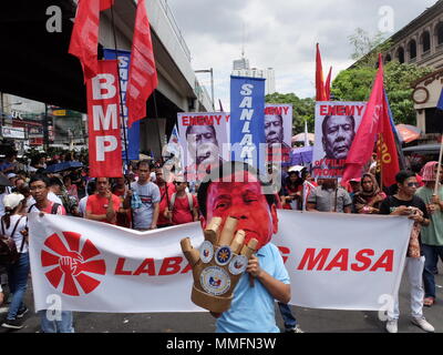 Manila, Philippinen. 11. Mai, 2018. Eine Kundgebung in der Unterstützung für verdrängt Oberrichter Maria Lourdes Sereno in Manila. Credit: George Buid/ZUMA Draht/Alamy leben Nachrichten Stockfoto