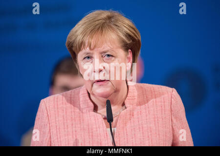 Aachen, Deutschland. 10. Mai, 2018. Angela Merkel, Bundeskanzlerin Deutschlands, gibt eine Rede, Gespräche, hsslt, Reden, Brustbild, Internationaler Karlspreis der Stadt Aachen, Preisverleihung im Rathaus der Stadt Aachen am 10.05.2018. | Verwendung der weltweiten Kredit: dpa/Alamy leben Nachrichten Stockfoto