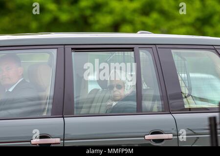 Windsor, Großbritannien. 11. Mai 2018. Tag 3. Royal Windsor Horse Show. Windsor. Berkshire. UK. Ausdauer. HRH Queen Elizabeth ll kommt in Range Rover. 11.05.2018. Credit: Sport in Bildern/Alamy leben Nachrichten Stockfoto