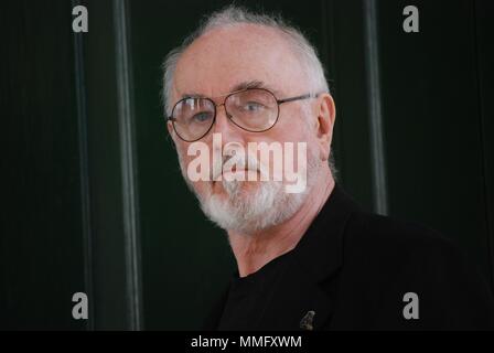 Dowton Abtei Schauspieler Peter Egan, unterstützt die ant Stierkampf, Stockfoto