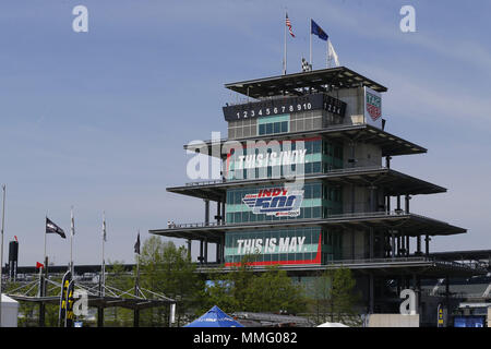 Indianapolis, Indiana, USA. 11. Mai, 2018. Der Indianapolis Pagode sitzt unter dem Indiana Sonnenschein während der IndyCar Grand Prix Wochenende in Indianapolis Motor Speedway Straße Kurs in Indianapolis, Indiana. Quelle: Chris Owens Asp Inc/ASP/ZUMA Draht/Alamy leben Nachrichten Stockfoto