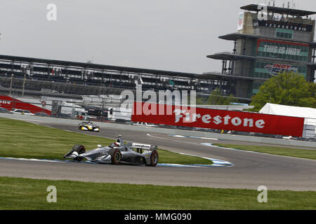 Indianapolis, Indiana, USA. 11. Mai, 2018. HELIO CASTRONEVES (3) nimmt zu dem Titel für die IndyCar Grand Prix in Indianapolis Motor Speedway Straße Kurs in Indianapolis, Indiana, zu üben. Credit: Justin R. Noe Asp Inc/ASP/ZUMA Draht/Alamy leben Nachrichten Stockfoto