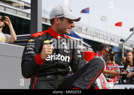 Indianapolis, Indiana, USA. 11. Mai, 2018. Wird die Stromversorgung (12) von Australien feiert nach dem Gewinn der Pol für die IndyCar Grand Prix in Indianapolis Motor Speedway Straße Kurs in Indianapolis, Indiana. Quelle: Chris Owens Asp Inc/ASP/ZUMA Draht/Alamy leben Nachrichten Stockfoto