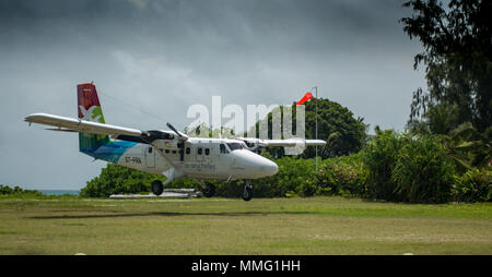 Air Seychelles Twin Otter landet auf Denis Island auf den Seychellen Stockfoto